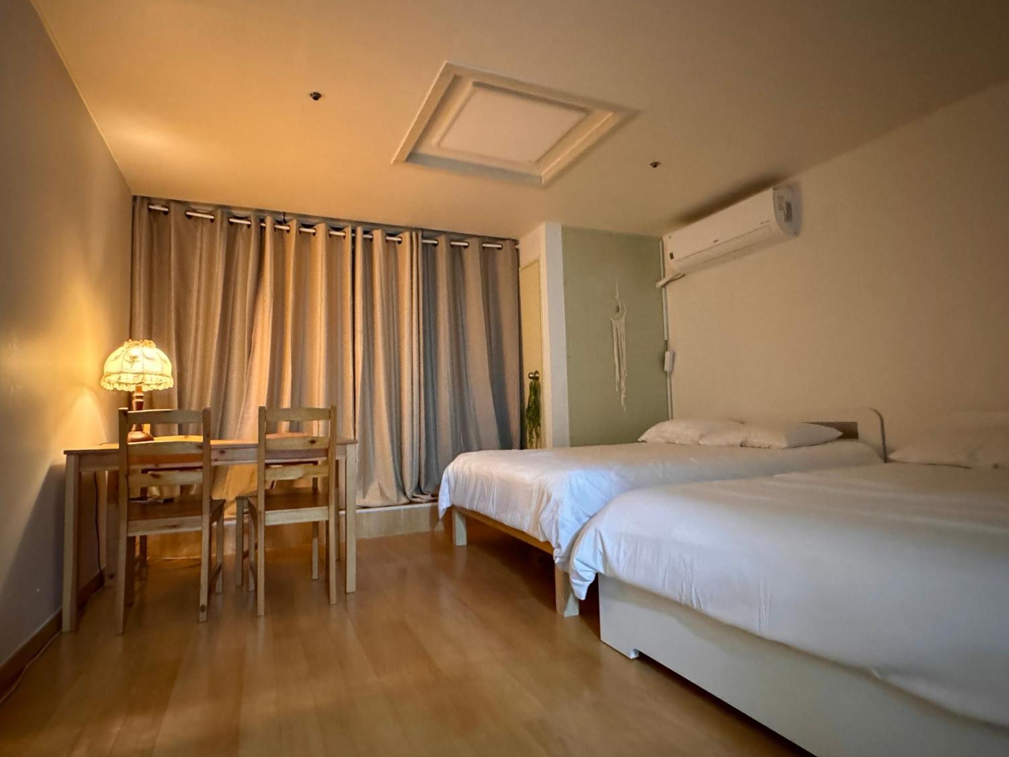 Moon Apartment *