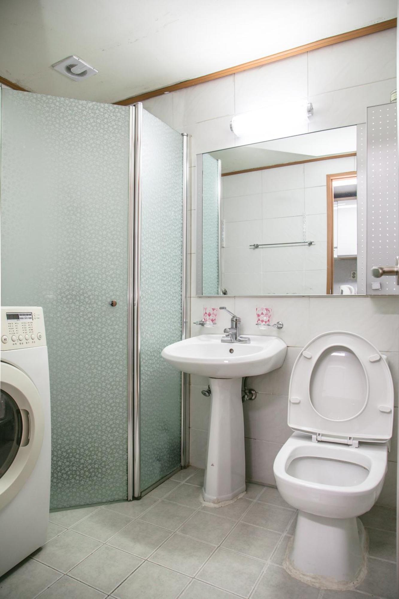 Moon Apartment *