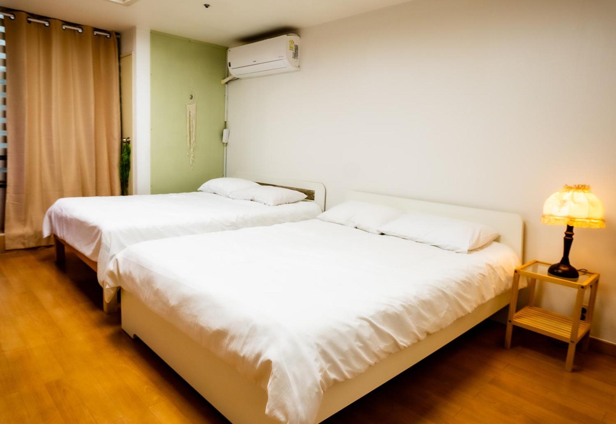 Moon Apartment