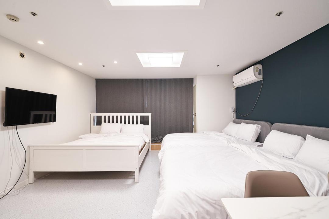 Moon Apartment