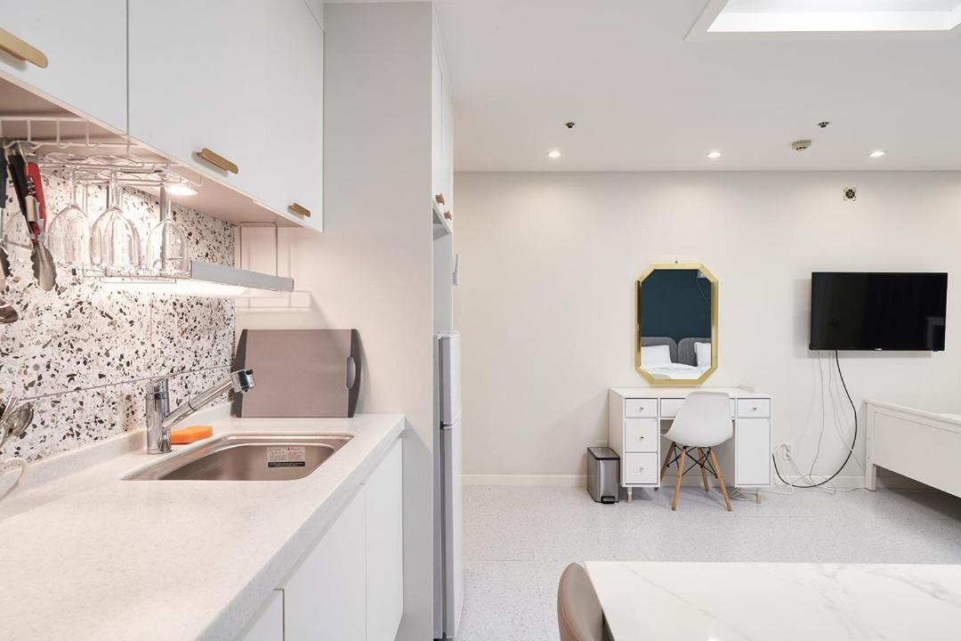Moon Apartment