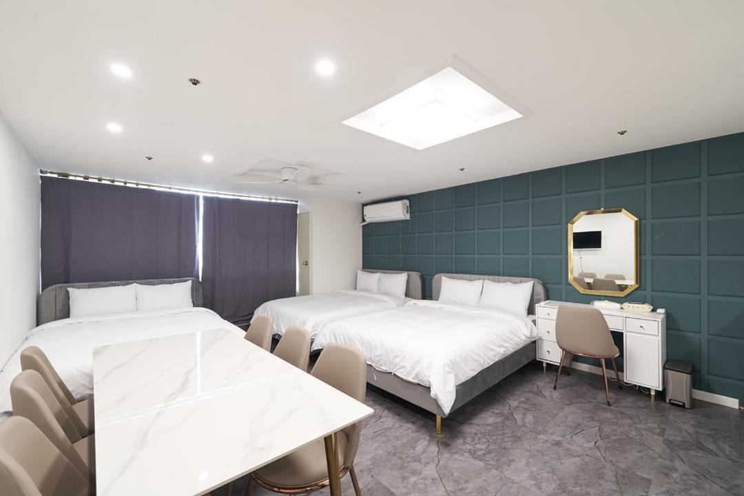Moon Apartment