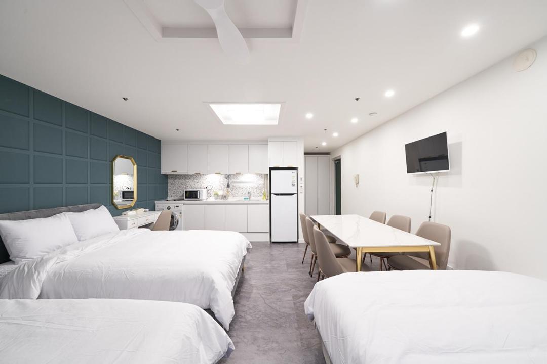 Moon Apartment *