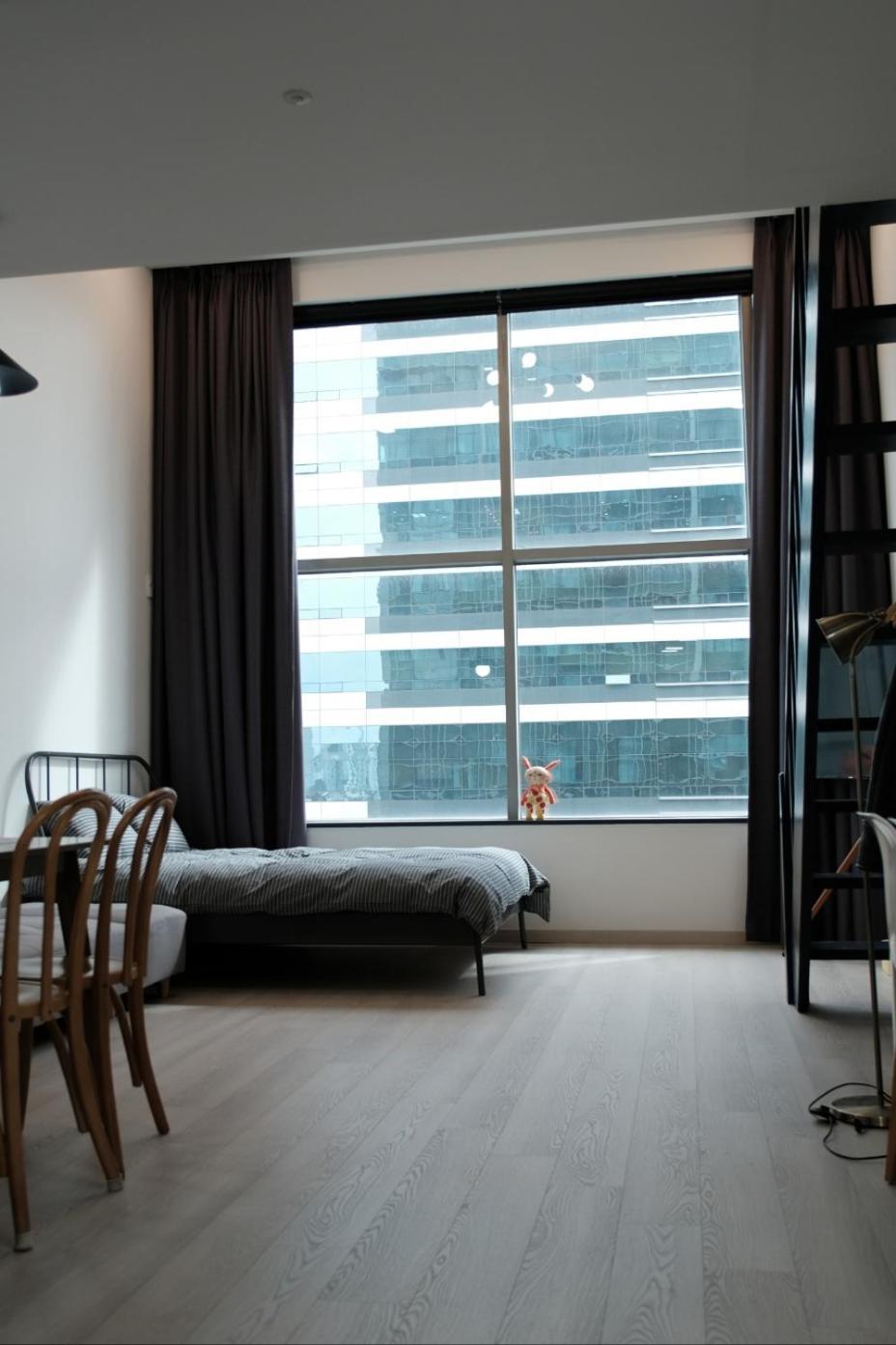 Moon Apartment